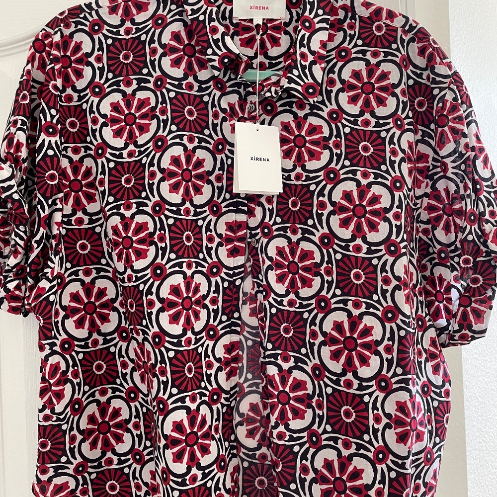 XiRENA Burgundy and White Floral Button Down Shirt